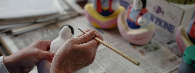 岡山の張り子人形から生まれた「MOMOTARO HARIKO」